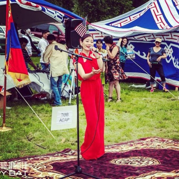 Дуучин Л.Насанбуян Чикаго хотод наадамлажээ